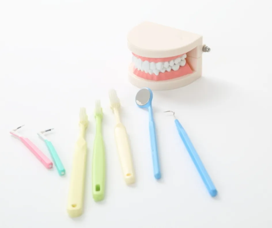 歯ブラシや歯間ブラシの画像